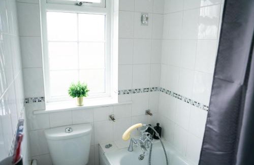 Hale Apartamento | Modern London House With Free Parking & Family Friendly