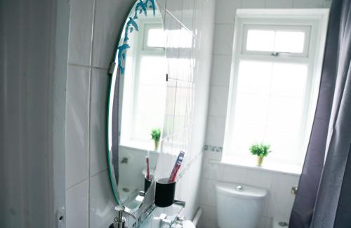 Hale Apartamento | Modern London House With Free Parking & Family Friendly