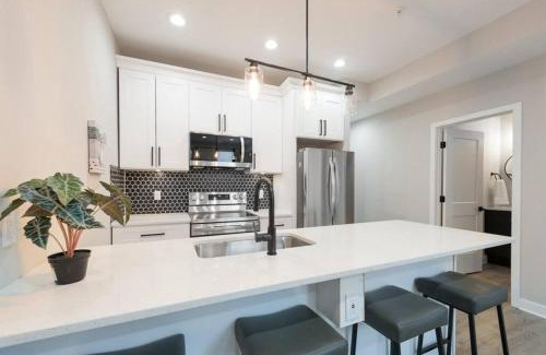 Southeast Apartamento | Modern LUX 2BR Apartment in DC with Patio