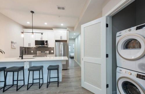 Southeast Apartamento | Modern LUX 2BR Apartment in DC with Patio