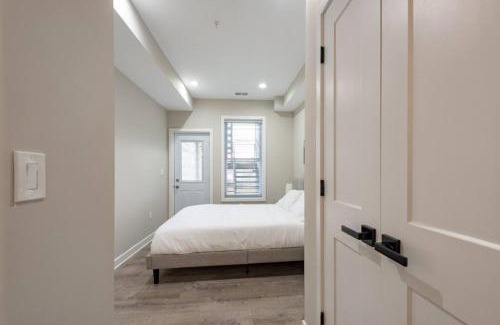 Southeast Apartamento | Modern LUX 2BR Apartment in DC with Patio