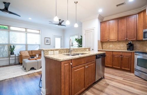 Auburn Casa | Modern Lux on Debardeleben | 3 Bed, 3 Bath