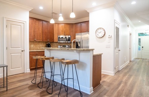 Auburn Casa | Modern Lux on Debardeleben | 3 Bed, 3 Bath