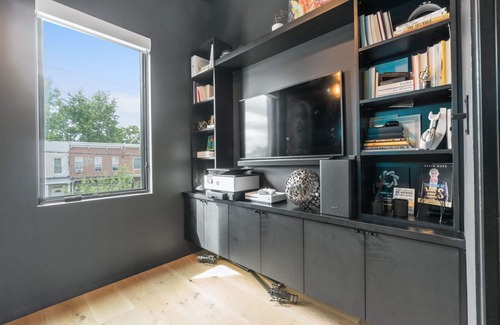 Communipaw Casa | Modern Lux Penthouse. Rooftop Views of NYC!