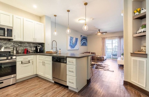 Valencia Apartamento | Modern Luxe 1bd/1bath Dream Apartment by Six Flag Magic Mountain/ Santa Clarita