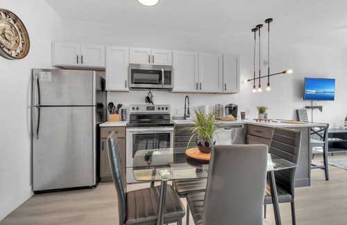 Elizabeth Apartamento | Modern luxe apt Airport+ NYC
