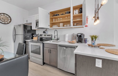 Elizabeth Apartamento | Modern luxe apt Airport+ NYC