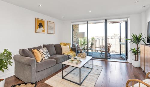 South Bermondsey Apartamento | MODERN LUXE APT just 10 MINS from TOWER BRIDGE! EASY ACCESS TO TUBE AND BUS