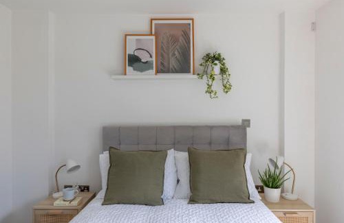 South Bermondsey Apartamento | MODERN LUXE APT just 10 MINS from TOWER BRIDGE! EASY ACCESS TO TUBE AND BUS