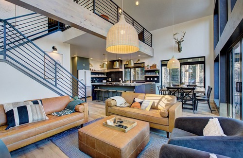 Tamarack Resort Cabina | Modern Luxe Cabin w/ Sauna, Hot Tub, and Lake Views