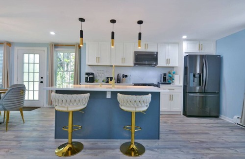 Methuen Casa | Modern Luxe getaway unit with Hot tub / fire-pit