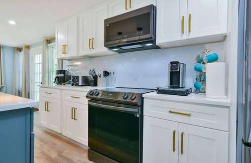 Methuen Casa | Modern Luxe getaway unit with Hot tub / fire-pit