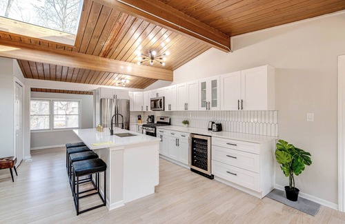 Highland Park Casa | Modern Luxe Home w/Gameroom and Electric Fireplace