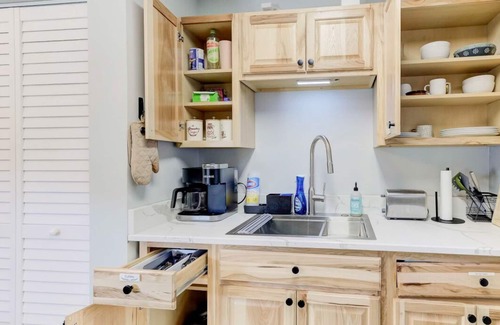Downtown Memphis Apartamento | Modern Luxe Studio + Free Gated Parking + King Bed