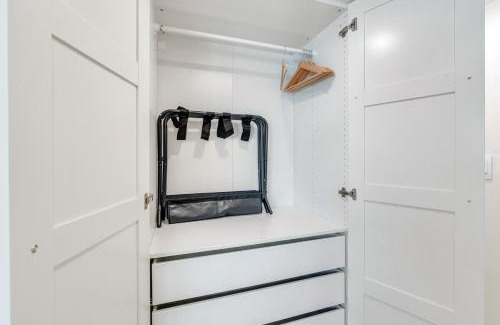 Lehi Apartamento | Modern LuxeDen with Private Hot Tub and Fenced Yard