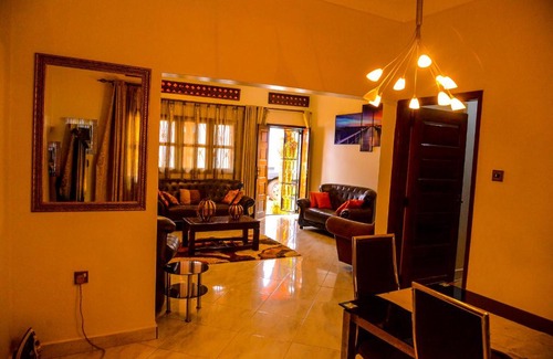 Kampala Apartamento | MODERN LUXURIOUS 2BEDS HOUSE IN KAMPALA CITY CTR
