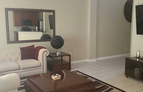 Carrollton Casa | Modern Luxurious Comfortable House 9 mins to Legacy West, and other dine-in area
