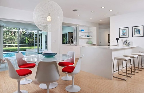 Park Shore Casa | Villa moderna y lujosa en Park Shore con acceso privado a la playa y piscina privada