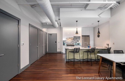 Nelson Apartamento | Modern Luxury, 1 bedroom in Downtown Muskegon- Leonard Luxury Apartments
