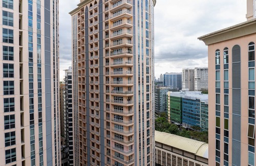 Pinagsama Apartamento | Modern Luxury 1BR in Venice Mckinley