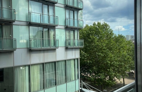 Docklands Apartamento | Modern Luxury 2-Bedroom Flat in London Excel