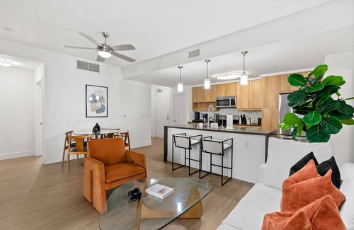 Pico Apartamento | Modern Luxury 2BR in the Heart of Santa Monica – Walk to Beach, Dining & More