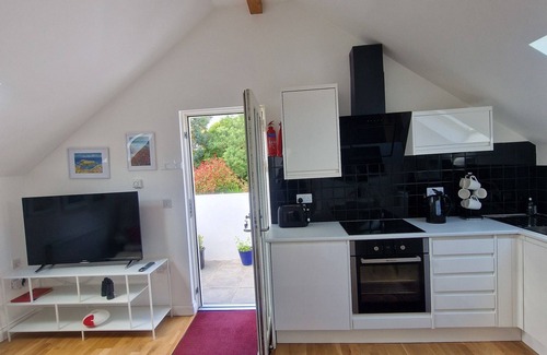 Maenporth Apartamento | Modern Luxury Apartment with Parking, Seaview Terrace & EV Point