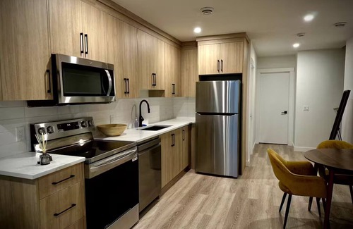 Northwest Calgary Apartamento | Modern Luxury Basement Suite