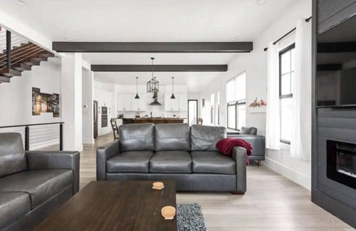 Meridian-Kessler Casa | Modern Luxury Broad Ripple Home!