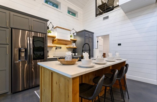 Broken Bow Cabina | Modern Luxury Cabin (Built in 2020), Covered Patio, Hot Tub, Pet Friendly