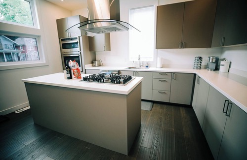 Near Northside Casa | Modern Luxury Centrally Located 3BR/3BA Mins Away From Fairgrounds & Downtown