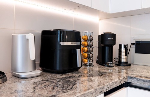 Grandview-Woodland Casa | Modern Luxury Comfort in East Vancouver, central to Downtown & Nearby Cities!
