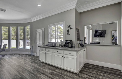Las Vegas Casa | Modern luxury home ! 7 mins from the strip