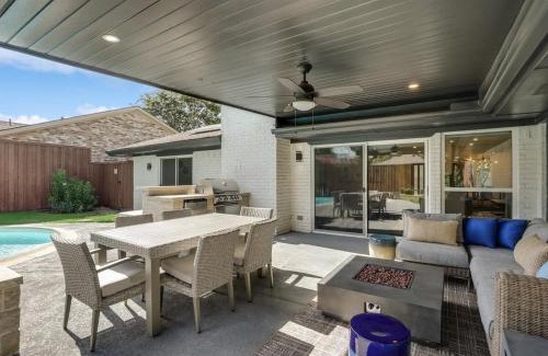 Plano Casa | Modern Luxury Home Pool Oasis & Backyard Retreat