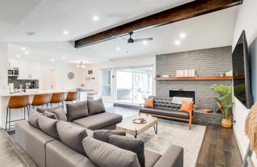 Plano Casa | Modern Luxury Home Pool Oasis & Backyard Retreat