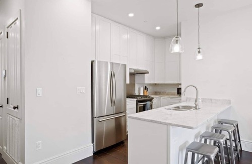 Central Business District Hotel | This hotel is a 4 bedroom(s), 4 bathrooms, located in New Orleans, LA.