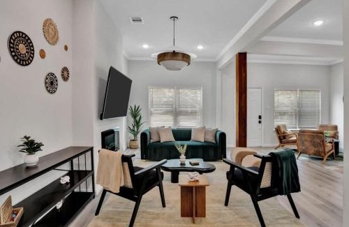 Oak Cliff Casa | Modern Luxury Minutes from Downtown Dallas