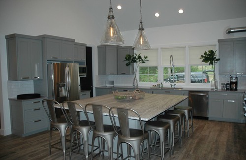 Cullowhee Casa | Modern Mountain Lakside Luxury Getaway en Lake Glenville, NC