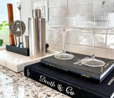 Rogers Casa | Modern luxury near AMP/Greenway/Biketrail/Pool/Gym
