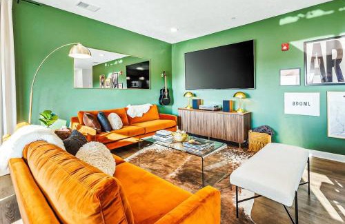Rogers Casa | Modern luxury near AMP/Greenway/Biketrail/Pool/Gym