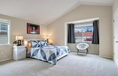 Licton Springs Casa | Modern Luxury Near Green Lake, Seattle