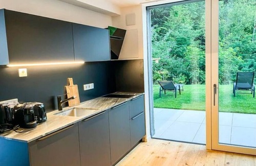 Sant'Andrea in Monte Apartamento | modern, luxury, private entrance, garden, terrace, and stunning mountain views.