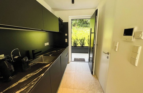 Sant'Andrea in Monte Apartamento | modern, luxury, private entrance, garden, terrace, and stunning mountain views.