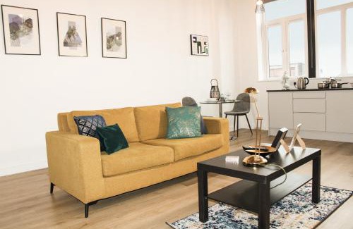 West Bromwich Apartamento | Modern Luxury Serviced Duplex Apartments by REPOSE- 150 Metro Court, WEST BROMWICH