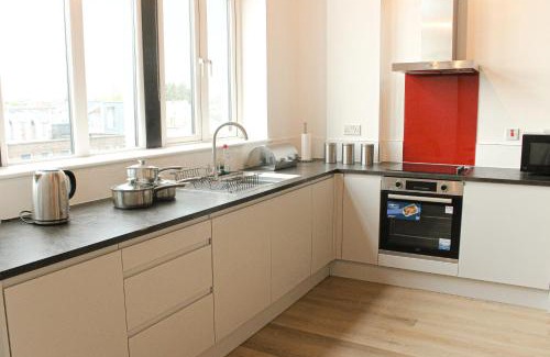 West Bromwich Apartamento | Modern Luxury Serviced Duplex Apartments by REPOSE- 150 Metro Court, WEST BROMWICH