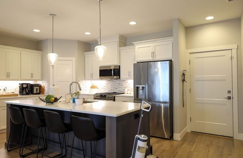 Vancouver Casa | Modern & Luxury Townhome in Vancouver WA [3BR/2.5BA]