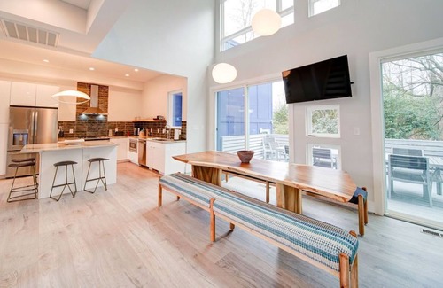 NoDa Casa | Modern Luxury/Walk to NoDa/Great for larger groups