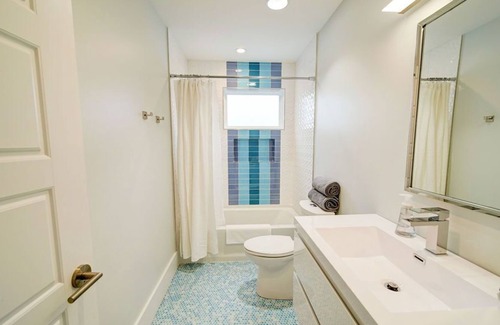 NoDa Casa | Modern Luxury/Walk to NoDa/Great for larger groups
