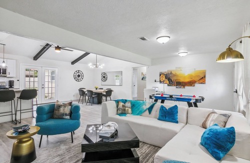 Beaumont Casa | Modern Luxury with Cozy Vibes