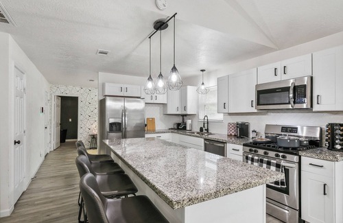 Beaumont Casa | Modern Luxury with Cozy Vibes